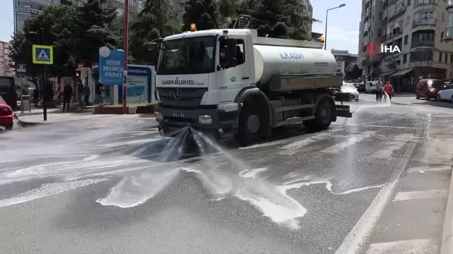 Sokakları baştan aşağı yıkadılar Sokakları baştan aşağı yıkadılar