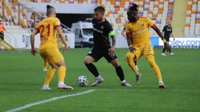Süper Lig'de ateş hattında yer alan Y.Malatyaspor ile Kayserispor'un karşılaşması 1-1 sona erdi Süper Lig'de ateş hattında yer alan Y.Malatyaspor ile Kayserispor'un karşılaşması 1-1 sona erdi
