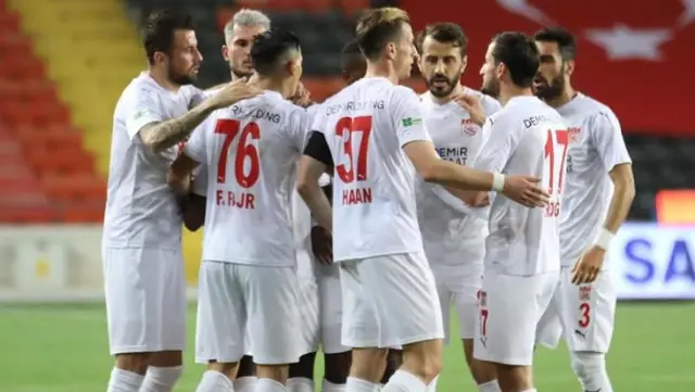Süper Lig'de Sivasspor, deplasmanda Gaziantep FK'yi 1-0 mağlup etti Süper Lig'de Sivasspor, deplasmanda Gaziantep FK'yi 1-0 mağlup etti