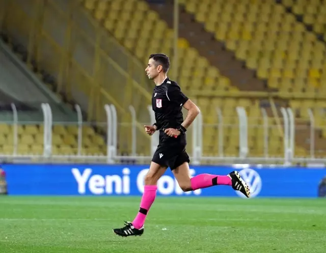 Süper Lig: Fenerbahçe: 3 BB Erzurumspor: 0 (İlk yarı) Süper Lig: Fenerbahçe: 3 BB Erzurumspor: 0 (İlk yarı)