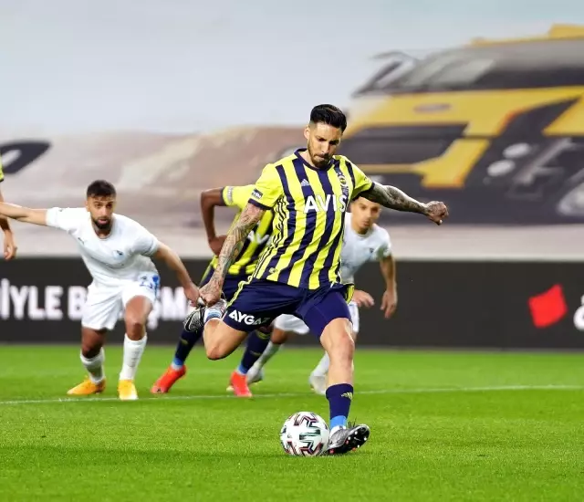 Süper Lig: Fenerbahçe: 3 BB Erzurumspor: 0 (İlk yarı) Süper Lig: Fenerbahçe: 3 BB Erzurumspor: 0 (İlk yarı)