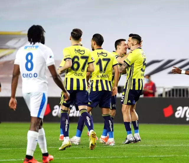 Süper Lig: Fenerbahçe: 3 BB Erzurumspor: 0 (İlk yarı) Süper Lig: Fenerbahçe: 3 BB Erzurumspor: 0 (İlk yarı)