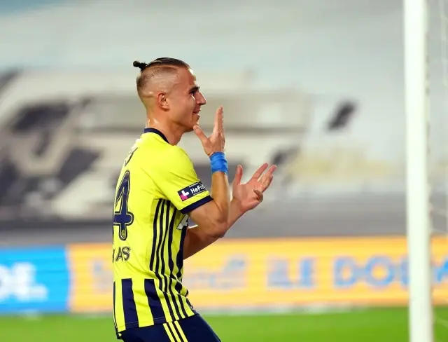Süper Lig: Fenerbahçe: 3 BB Erzurumspor: 0 (İlk yarı) Süper Lig: Fenerbahçe: 3 BB Erzurumspor: 0 (İlk yarı)