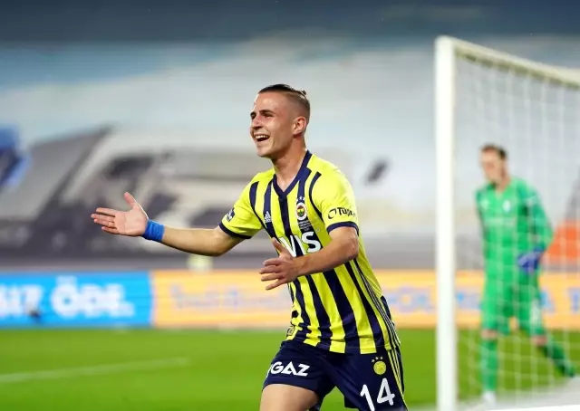 Süper Lig: Fenerbahçe: 3 BB Erzurumspor: 0 (İlk yarı) Süper Lig: Fenerbahçe: 3 BB Erzurumspor: 0 (İlk yarı)