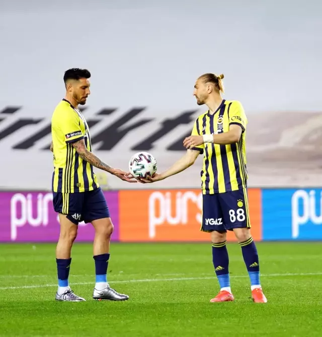 Süper Lig: Fenerbahçe: 3 BB Erzurumspor: 0 (İlk yarı) Süper Lig: Fenerbahçe: 3 BB Erzurumspor: 0 (İlk yarı)