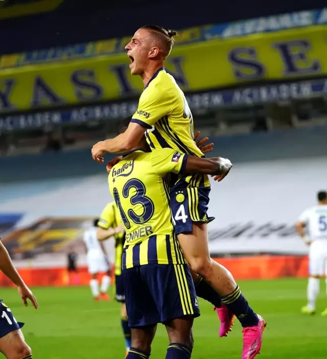 Süper Lig: Fenerbahçe: 3 BB Erzurumspor: 0 (İlk yarı) Süper Lig: Fenerbahçe: 3 BB Erzurumspor: 0 (İlk yarı)