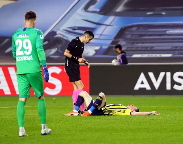 Süper Lig: Fenerbahçe: 3 BB Erzurumspor: 0 (İlk yarı) Süper Lig: Fenerbahçe: 3 BB Erzurumspor: 0 (İlk yarı)