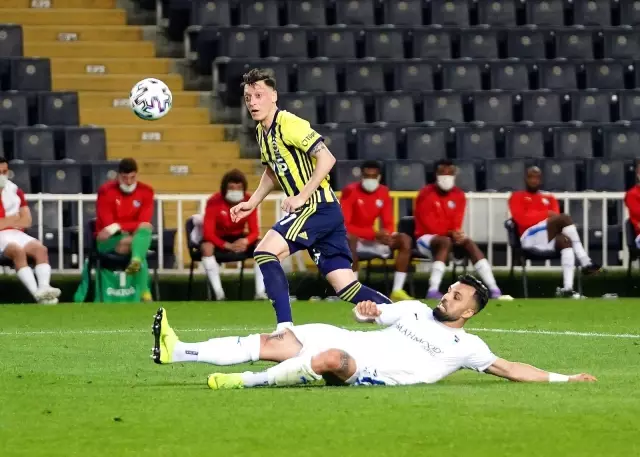 Süper Lig: Fenerbahçe: 3 BB Erzurumspor: 0 (İlk yarı) Süper Lig: Fenerbahçe: 3 BB Erzurumspor: 0 (İlk yarı)