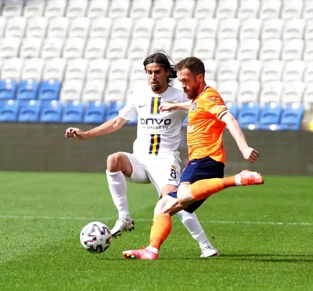 Süper Lig: Medipol Başakşehir: 0 - MKE Ankaragücü: 1 (İlk yarı) Süper Lig: Medipol Başakşehir: 0 - MKE Ankaragücü: 1 (İlk yarı)