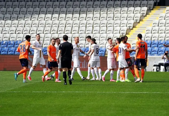 Süper Lig: Medipol Başakşehir: 0 - MKE Ankaragücü: 1 (İlk yarı) Süper Lig: Medipol Başakşehir: 0 - MKE Ankaragücü: 1 (İlk yarı)