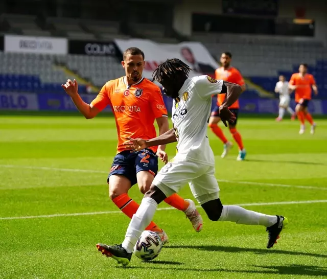 Süper Lig: Medipol Başakşehir: 0 - MKE Ankaragücü: 1 (İlk yarı) Süper Lig: Medipol Başakşehir: 0 - MKE Ankaragücü: 1 (İlk yarı)