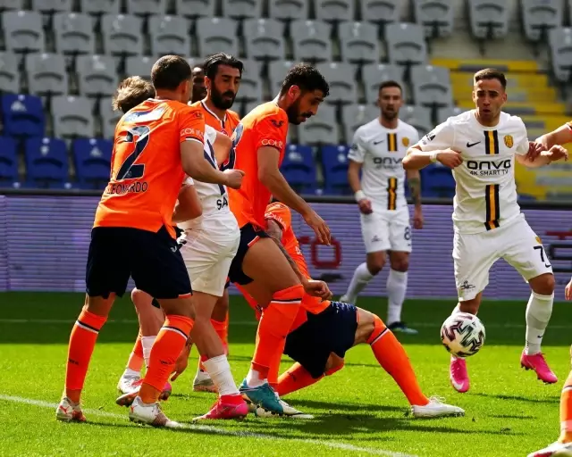 Süper Lig: Medipol Başakşehir: 0 - MKE Ankaragücü: 1 (İlk yarı) Süper Lig: Medipol Başakşehir: 0 - MKE Ankaragücü: 1 (İlk yarı)