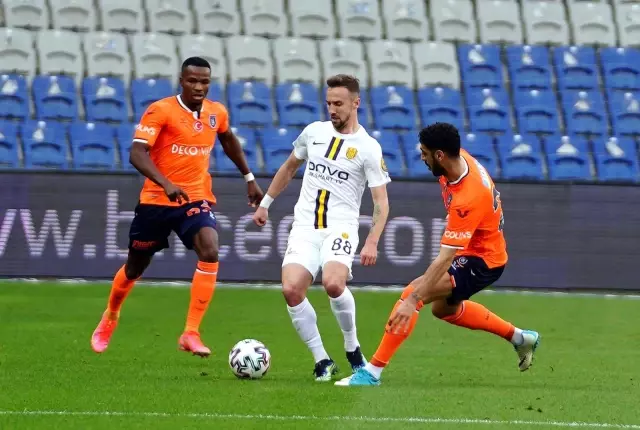 Süper Lig: Medipol Başakşehir: 0 - MKE Ankaragücü: 1 (İlk yarı) Süper Lig: Medipol Başakşehir: 0 - MKE Ankaragücü: 1 (İlk yarı)
