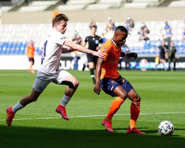 Süper Lig: Medipol Başakşehir: 0 - MKE Ankaragücü: 1 (İlk yarı) Süper Lig: Medipol Başakşehir: 0 - MKE Ankaragücü: 1 (İlk yarı)