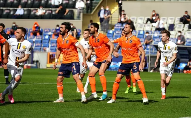 Süper Lig: Medipol Başakşehir: 0 - MKE Ankaragücü: 1 (İlk yarı) Süper Lig: Medipol Başakşehir: 0 - MKE Ankaragücü: 1 (İlk yarı)