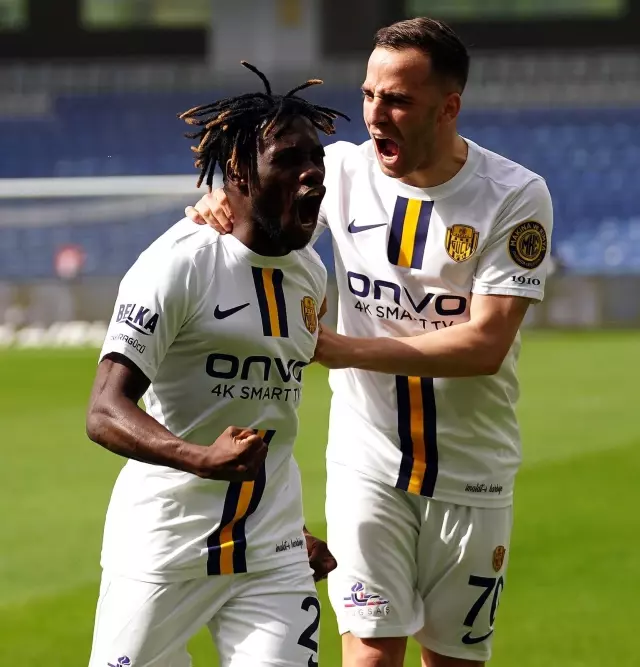 Süper Lig: Medipol Başakşehir: 0 - MKE Ankaragücü: 1 (İlk yarı) Süper Lig: Medipol Başakşehir: 0 - MKE Ankaragücü: 1 (İlk yarı)