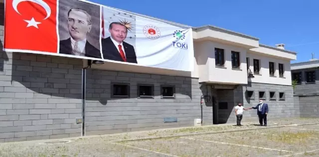 Sur'da 28 konut hak sahiplerine teslim edildi Sur'da 28 konut hak sahiplerine teslim edildi