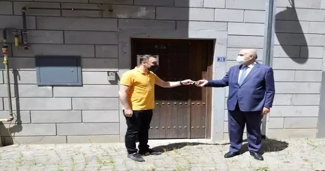 Sur'da 28 konut hak sahiplerine teslim edildi Sur'da 28 konut hak sahiplerine teslim edildi