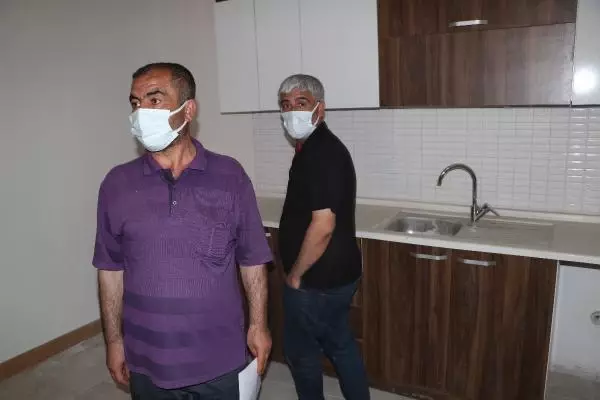DİYARBAKIR SUR'DA YAPIMI TAMAMLANAN KONUTLAR HAK SAHİPLERİNE TESLİM EDİLDİ DİYARBAKIR SUR'DA YAPIMI TAMAMLANAN KONUTLAR HAK SAHİPLERİNE TESLİM EDİLDİ
