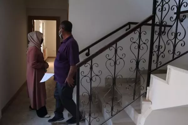 DİYARBAKIR SUR'DA YAPIMI TAMAMLANAN KONUTLAR HAK SAHİPLERİNE TESLİM EDİLDİ DİYARBAKIR SUR'DA YAPIMI TAMAMLANAN KONUTLAR HAK SAHİPLERİNE TESLİM EDİLDİ