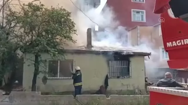 Suriyeli ailenin kaldığı evde çıkan yangın söndürüldü Suriyeli ailenin kaldığı evde çıkan yangın söndürüldü