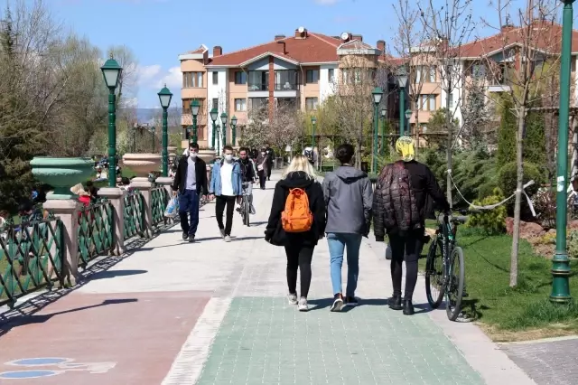 Tam kapanma Sümer Park'taki insan yoğunluğunu bitirdi Tam kapanma Sümer Park'taki insan yoğunluğunu bitirdi