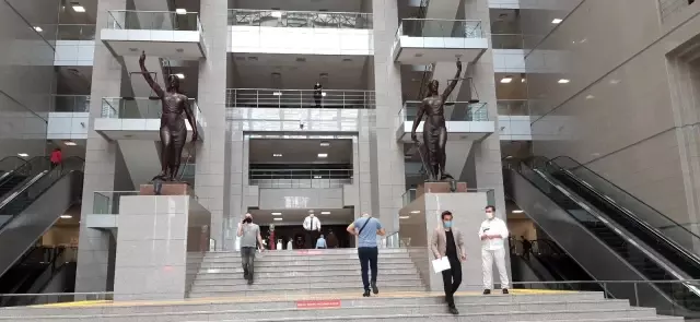 Tam kapanmada adliyeler boş kaldı Tam kapanmada adliyeler boş kaldı