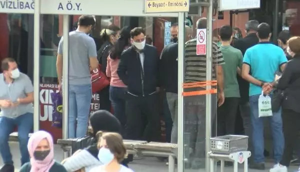 TAM KAPANMAYA RAĞMEN HAFTANIN İLK GÜNÜ TRAMVAY DURAĞINDA YOĞUNLUK YAŞANDI TAM KAPANMAYA RAĞMEN HAFTANIN İLK GÜNÜ TRAMVAY DURAĞINDA YOĞUNLUK YAŞANDI
