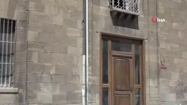 Tarihi Tekel binasının restorasyon çalışması başladı Tarihi Tekel binasının restorasyon çalışması başladı