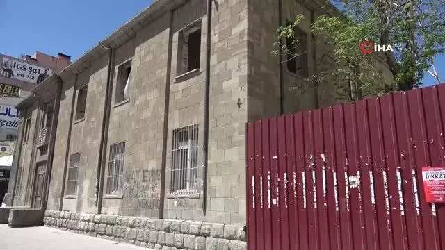 Tarihi Tekel binasının restorasyon çalışması başladı Tarihi Tekel binasının restorasyon çalışması başladı