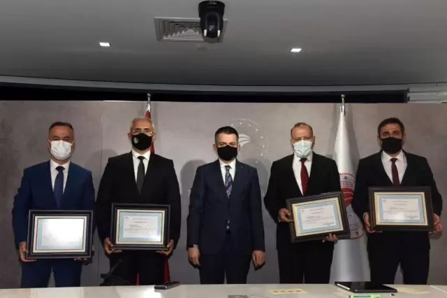 Tarım ve Orman Bakanı Pakdemirli: 'Son 19 yılda, 5,3 milyar fidanı toprakla buluşturduk' Tarım ve Orman Bakanı Pakdemirli: 'Son 19 yılda, 5,3 milyar fidanı toprakla buluşturduk'
