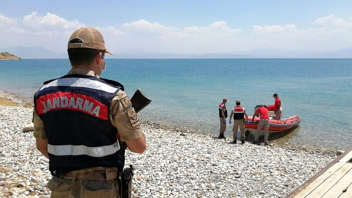 Van Gölü'ndeki 61 kaçak göçmenin öldüğü tekne faciasında 5 kişi tahliye edildi