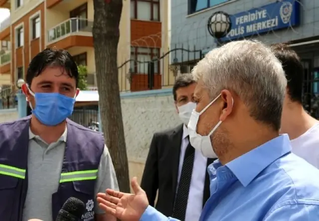 Temizlik görevlisinin bulduğu 10 bin lira sahibine teslim edildi Temizlik görevlisinin bulduğu 10 bin lira sahibine teslim edildi