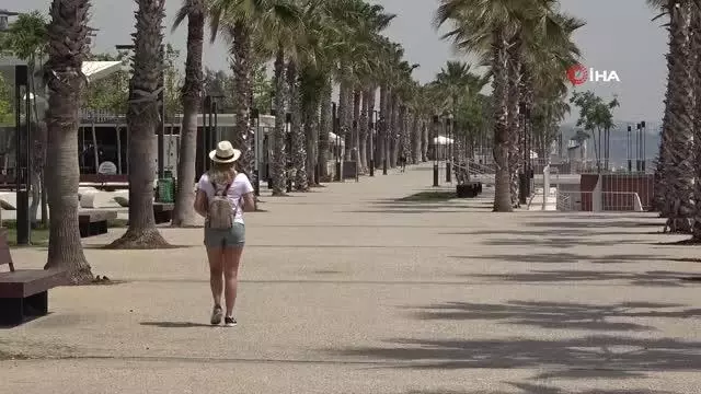 Termometreler 35 dereceyi gördü, sahillerin tadını turistler çıkardı Termometreler 35 dereceyi gördü, sahillerin tadını turistler çıkardı