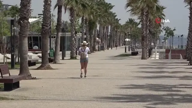 Termometreler 35 dereceyi gördü, sahillerin tadını turistler çıkardı Termometreler 35 dereceyi gördü, sahillerin tadını turistler çıkardı