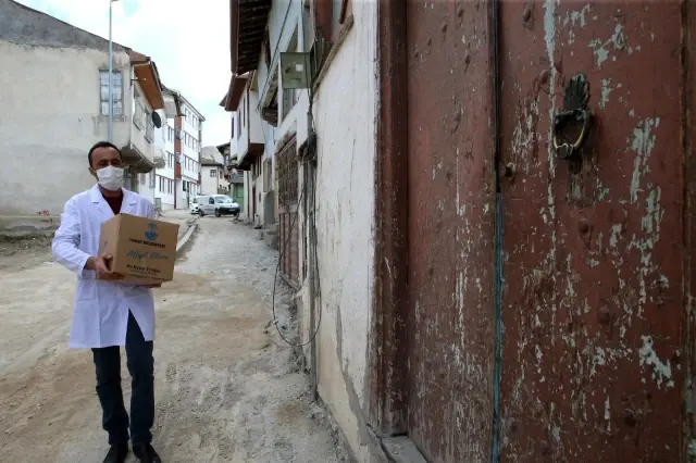 Tokat'ta 5 bin aileye gıda kolisi yardımı Tokat'ta 5 bin aileye gıda kolisi yardımı