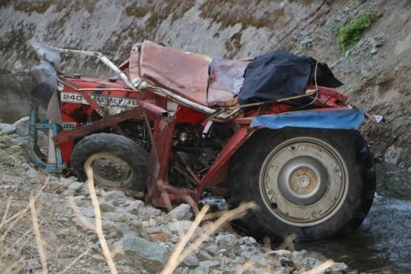 Son dakika haberleri... Tokat'ta sulama kanalına düşen traktörün sürücüsü öldü