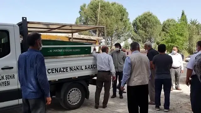 Trafik kazasında yaşamını yitiren baba oğulun cenazesi defnedildi Trafik kazasında yaşamını yitiren baba oğulun cenazesi defnedildi