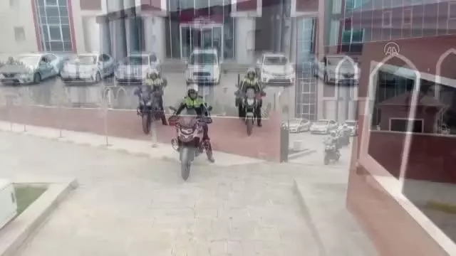 Son dakika haberi | Trafik polislerinden Trafik Haftası'na özel klip Son dakika haberi | Trafik polislerinden Trafik Haftası'na özel klip
