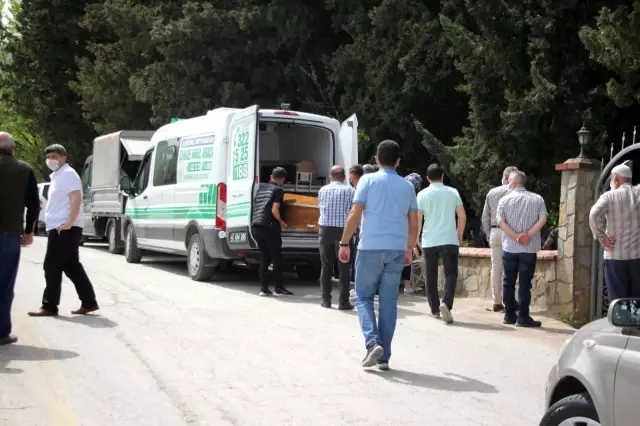 Son dakika haberi! Tüfekle oynayan kuzeni tarafından öldürülen çocuk toprağa verildi Son dakika haberi! Tüfekle oynayan kuzeni tarafından öldürülen çocuk toprağa verildi