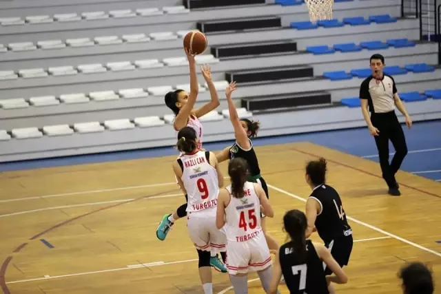 Turgutlu Belediyespor Kadın Basketbol Takımı 6'da 6 yaptı Turgutlu Belediyespor Kadın Basketbol Takımı 6'da 6 yaptı