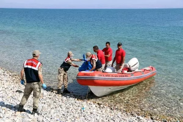 Son dakika haberleri... VAN'DA 61 KAÇAK GÖÇMENİN ÖLDÜĞÜ TEKNE FACİASINDA 5 TAHLİYE Son dakika haberleri... VAN'DA 61 KAÇAK GÖÇMENİN ÖLDÜĞÜ TEKNE FACİASINDA 5 TAHLİYE