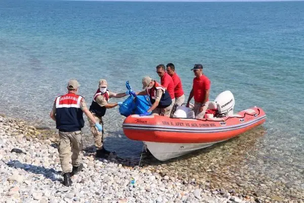 Son dakika haberleri... VAN'DA 61 KAÇAK GÖÇMENİN ÖLDÜĞÜ TEKNE FACİASINDA 5 TAHLİYE Son dakika haberleri... VAN'DA 61 KAÇAK GÖÇMENİN ÖLDÜĞÜ TEKNE FACİASINDA 5 TAHLİYE
