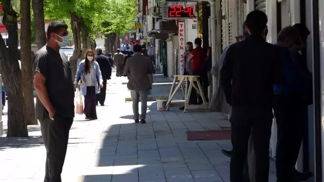 Van'da normalleşmeyi andıran görüntüler Van'da normalleşmeyi andıran görüntüler