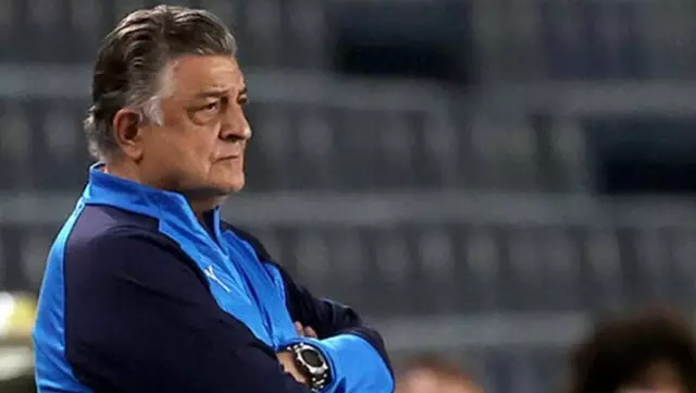 Yılmaz Vural canlı yayında çıldırdı! Futbolcularını, Cumhurbaşkanı Erdoğan'a şikayet etti Yılmaz Vural canlı yayında çıldırdı! Futbolcularını, Cumhurbaşkanı Erdoğan'a şikayet etti