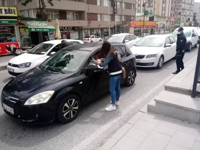 Yozgat'ta tam kapanmada kurallara uymayan 301 kişiye 323 bin 167 lira ceza yazıldı Yozgat'ta tam kapanmada kurallara uymayan 301 kişiye 323 bin 167 lira ceza yazıldı