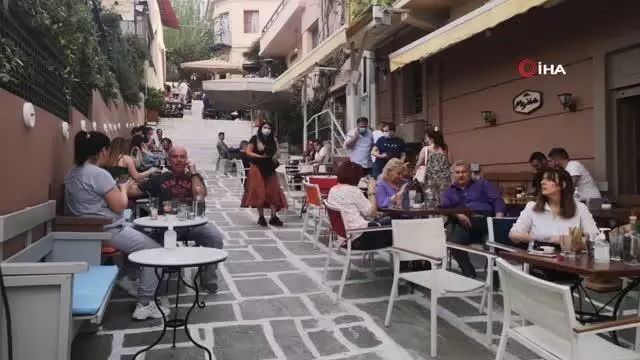 - Yunanistan'da halk kafe ve restoranlara akın etti - Yunanistan'da halk kafe ve restoranlara akın etti