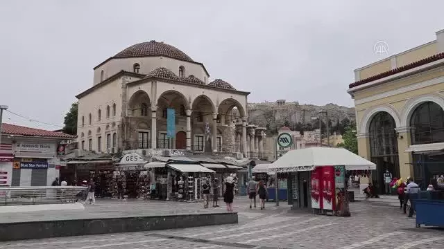 Yunanistan'da kafe ve restoranlar hizmet vermeye başladı Yunanistan'da kafe ve restoranlar hizmet vermeye başladı