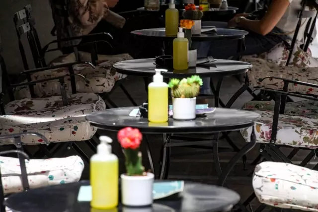 Yunanistan'da kafe ve restoranların dış mekanları açıldı Yunanistan'da kafe ve restoranların dış mekanları açıldı