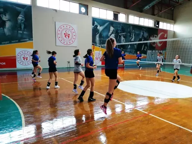Yunusemreli sporcular çalışmalarına evden devam ediyor Yunusemreli sporcular çalışmalarına evden devam ediyor